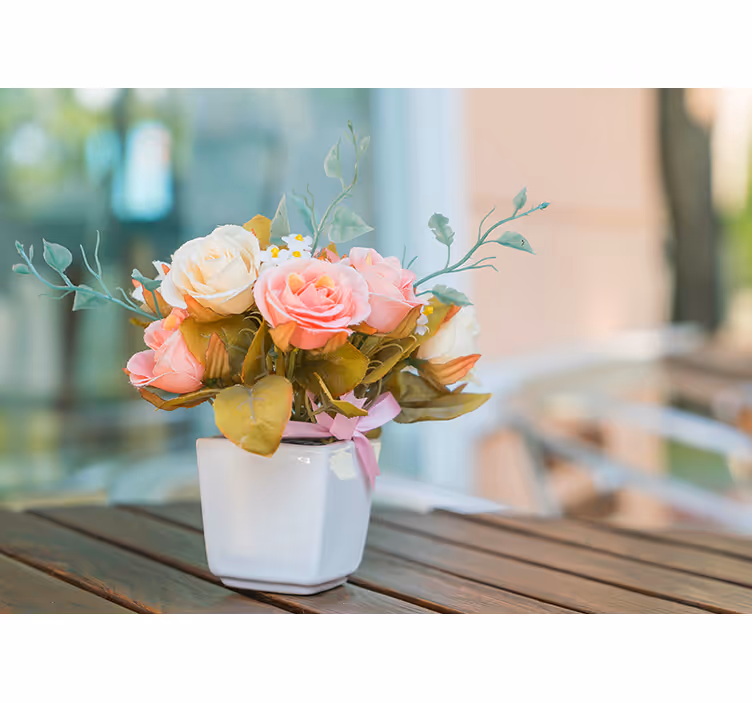Living room roller blind roses on the table - TenStickers