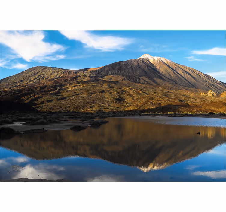 Living room roller blind teide reflected in water - TenStickers