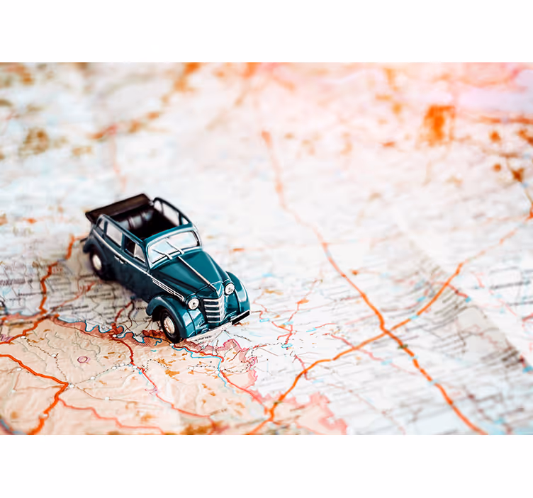 World map roller blind with vintage car design - TenStickers