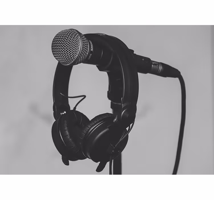 Music mural microphone and headphones design - TenStickers