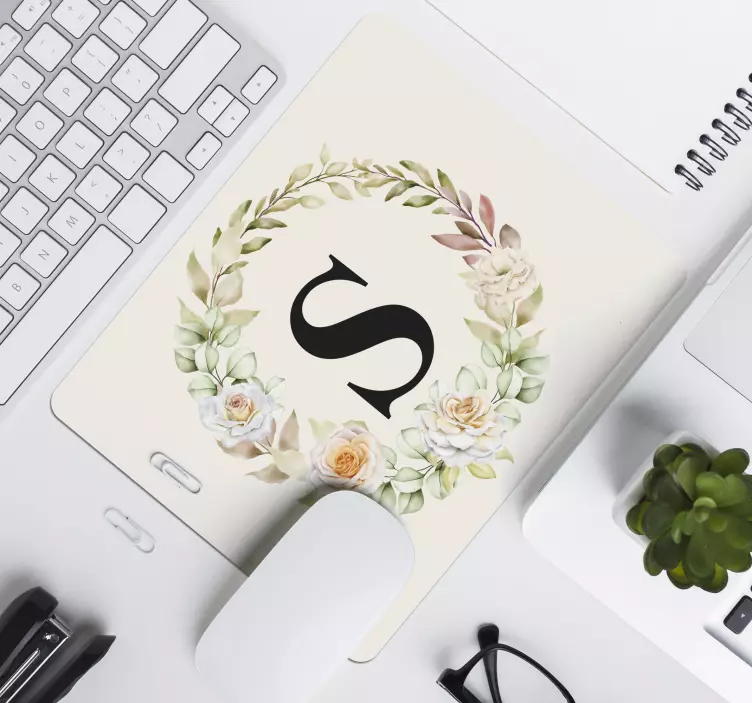 Flower circle with name initial mouse mat - TenStickers