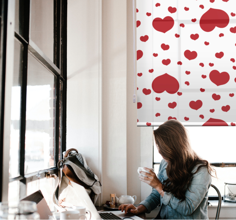 Romantic roller blind with heart pattern design - TenStickers