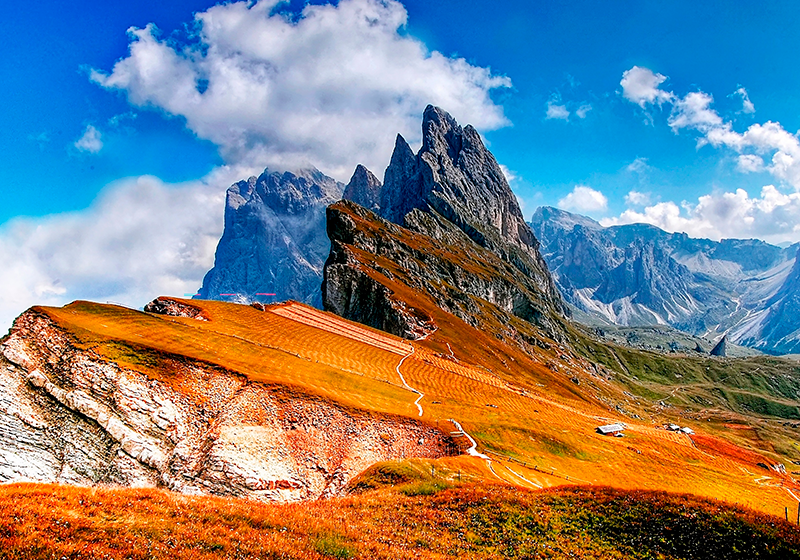 Modern placemat mountainous scenic landscape - TenStickers