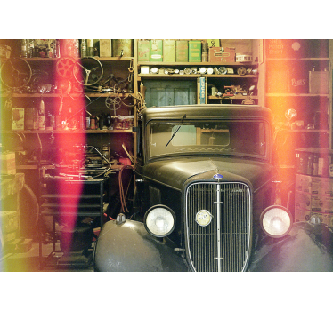 Vintage vehicule in garage car mural - TenStickers
