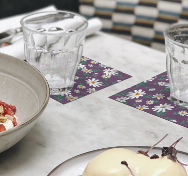 Coasters with purple floral design - TenStickers