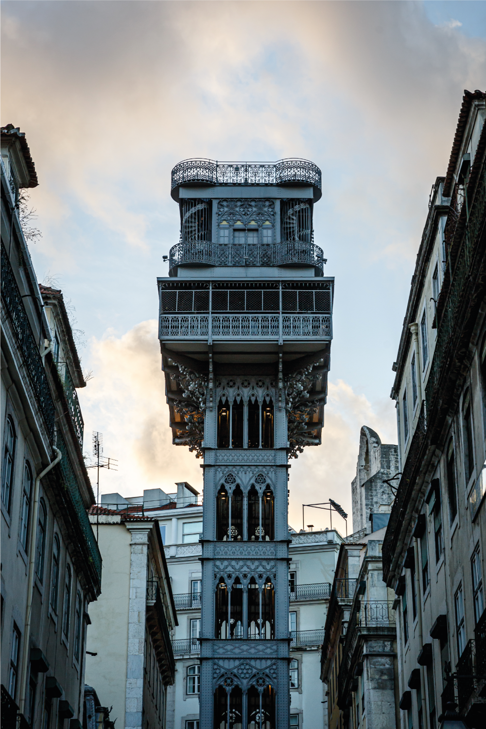 Living room poster of the lisbon elevator - TenStickers