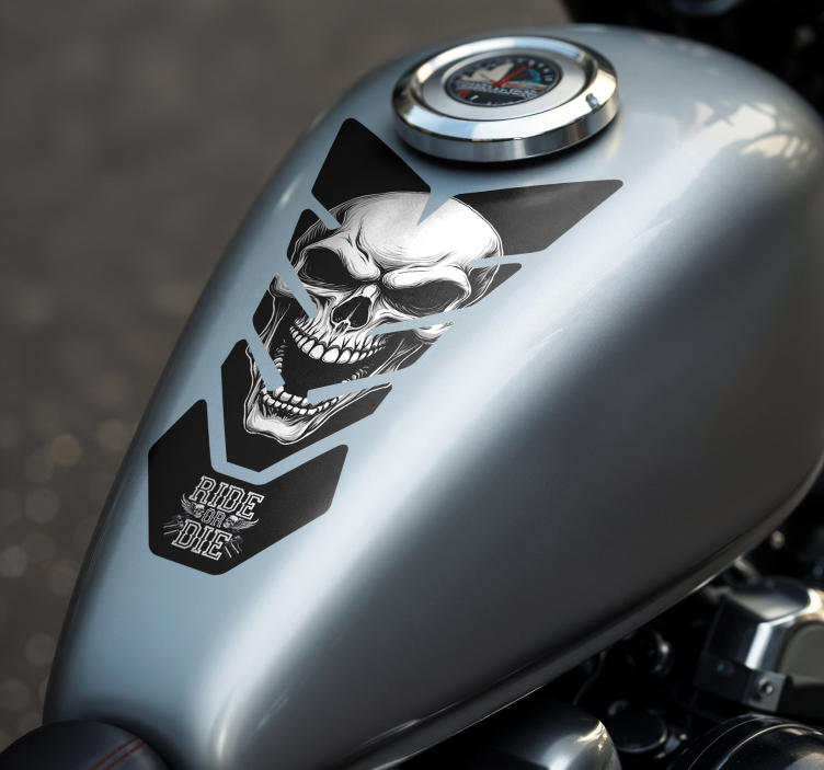 White skull motorcycle decal - TenStickers