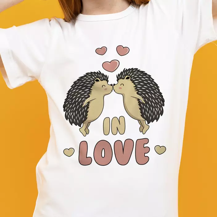 Porcupine in love t-shirt - TenStickers