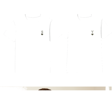 Couple t-shirts with minimalist initials - TenStickers