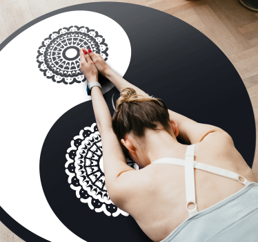 Ying Yang Paisley living room rug - TenStickers