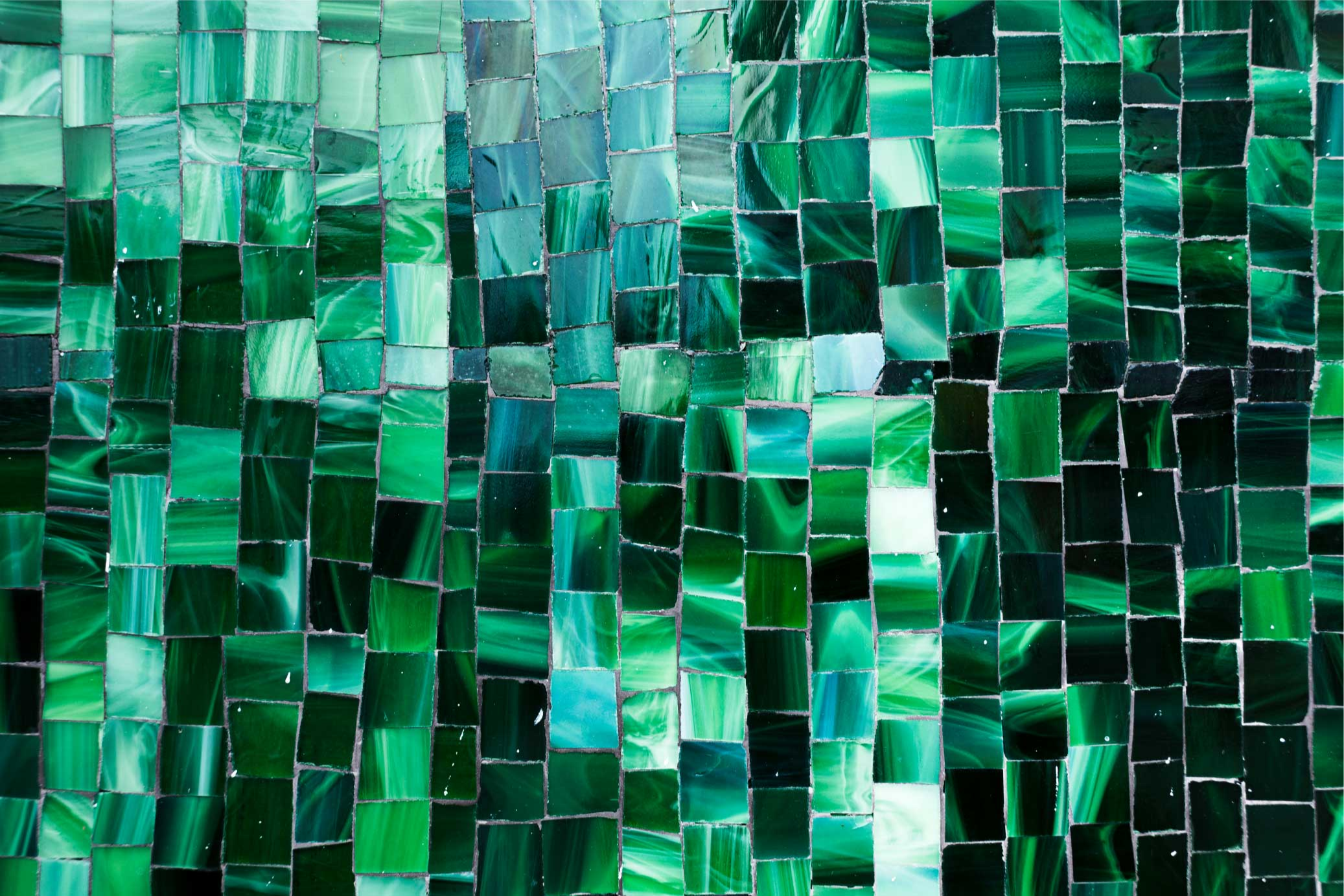 Gradient green mosaic tile carpet - TenStickers